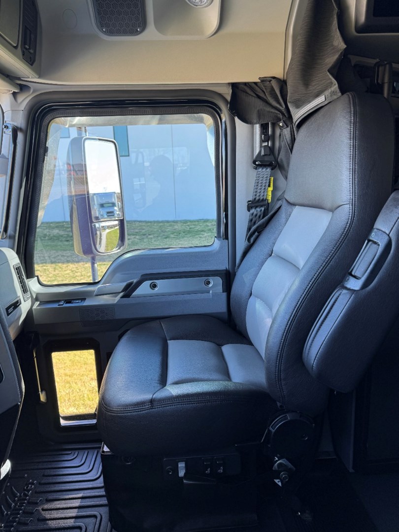 2022 Mack Anthem 64T Sleeper - image 17